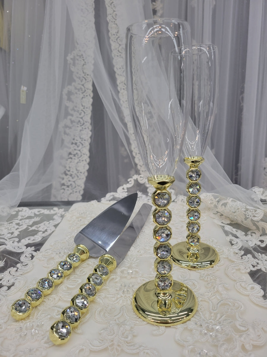 Pala y cuchillo, Bridal Champagne Toasting Glass Set & Server, Sparkling Rhinestones for Bride and Groom by Lucky Collections ™