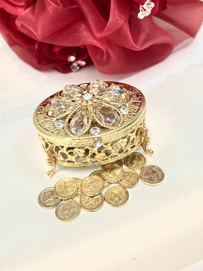 Arras coins, Aras para boda y moneda is presented by the groom to the bride symbolizing prosperity