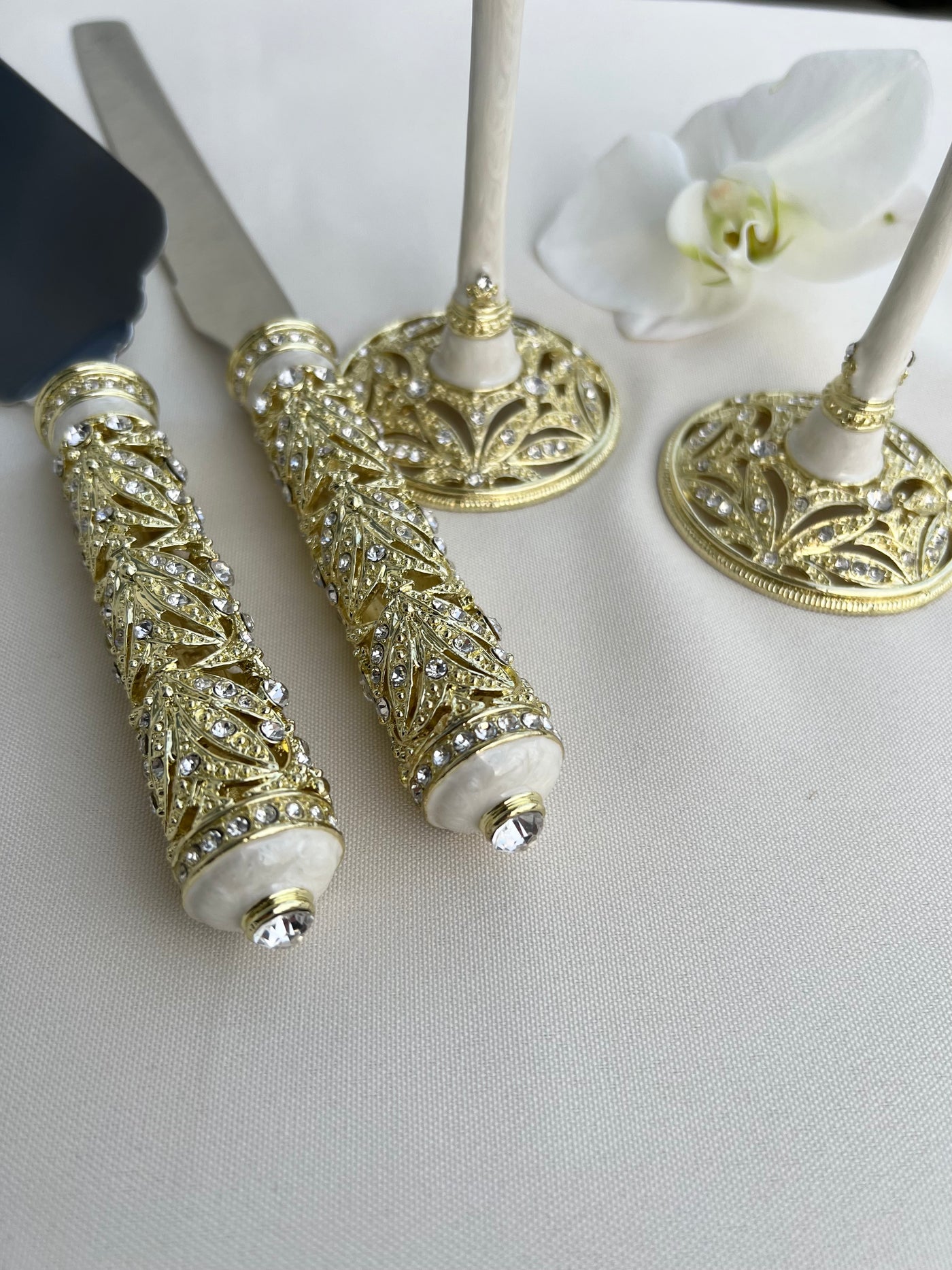 Bridal Cake Cutter & Toasting Champagne Flutes with Rhinestones & Crystals by Lucky Collections ™