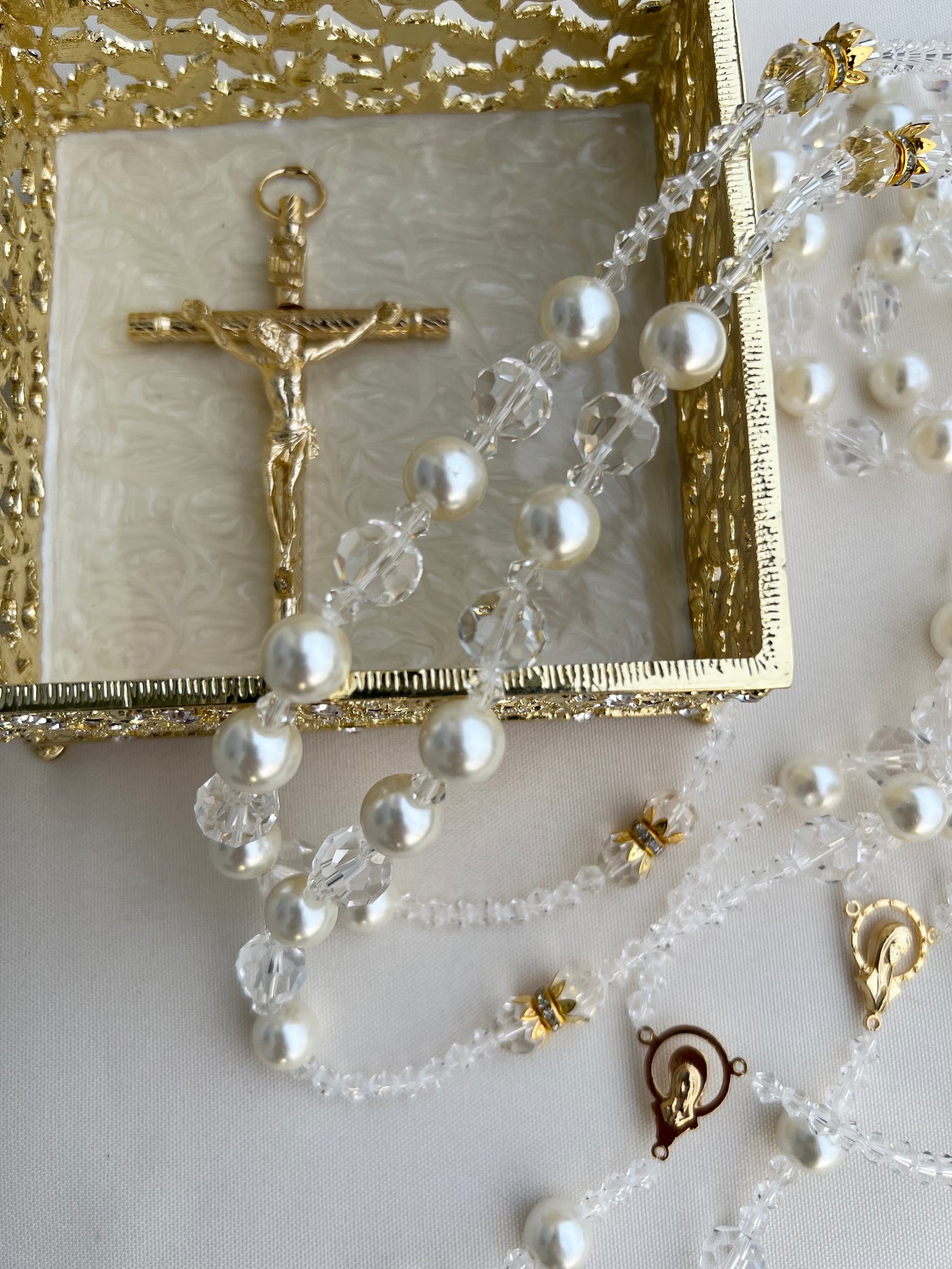 Pearl and Crystal Bead Lasso Rosary with Lasso Box by Lucky Collections ™