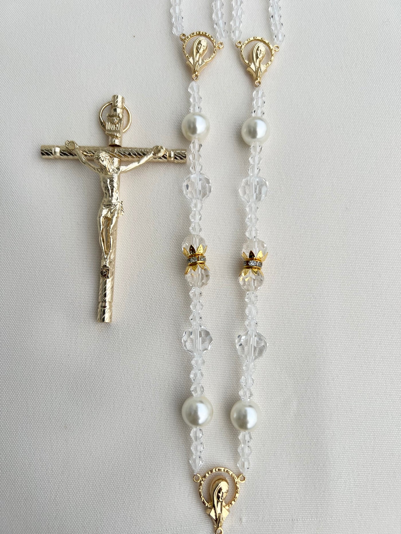 Pearl & Crystal Bead Lasso with Filigree Rhinestone Cross by Lucky Collections ™. Classic Laso de Boda
